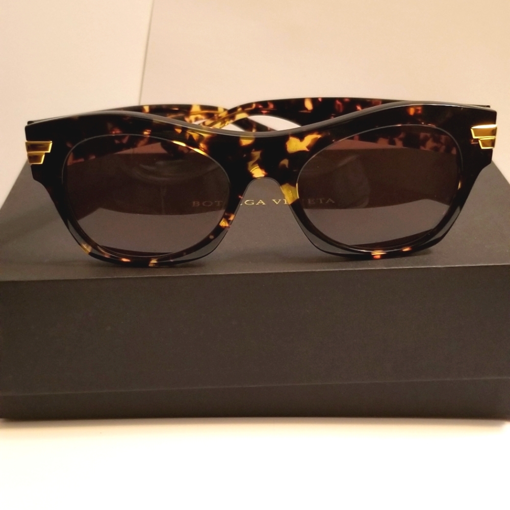 Bottega Venetia cat eye sunglasses